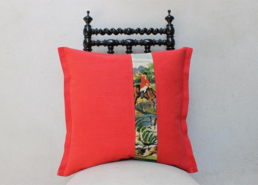 coussin déco en lin ancien rouge upcyclé et canevas vintage chasse