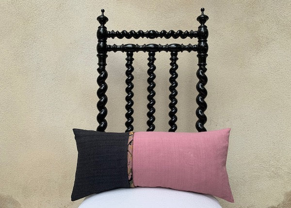 Coussin cale-reins lin ancien et canevas upcyclé noir et rose