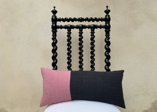 Coussin cale-reins lin ancien et canevas upcyclé noir et rose