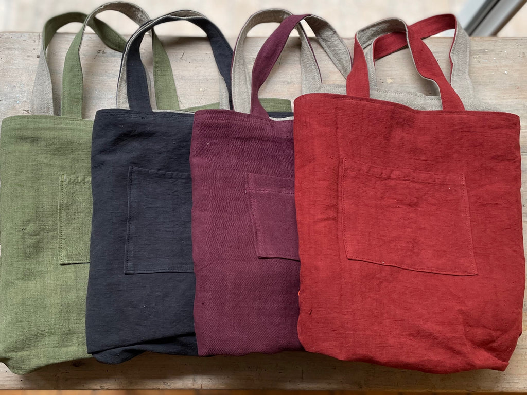verso de sacs cabas réversibles en lin ancien recyclé et teint