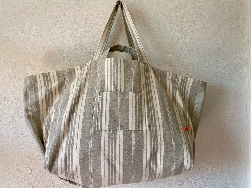 sac cabas tres grande taille XXL en toile à matelas de coton recyclé et poche extérieure 